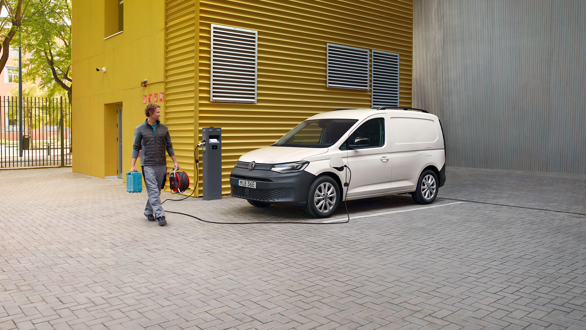 Bild för erbjudande Caddy Cargo eHybrid