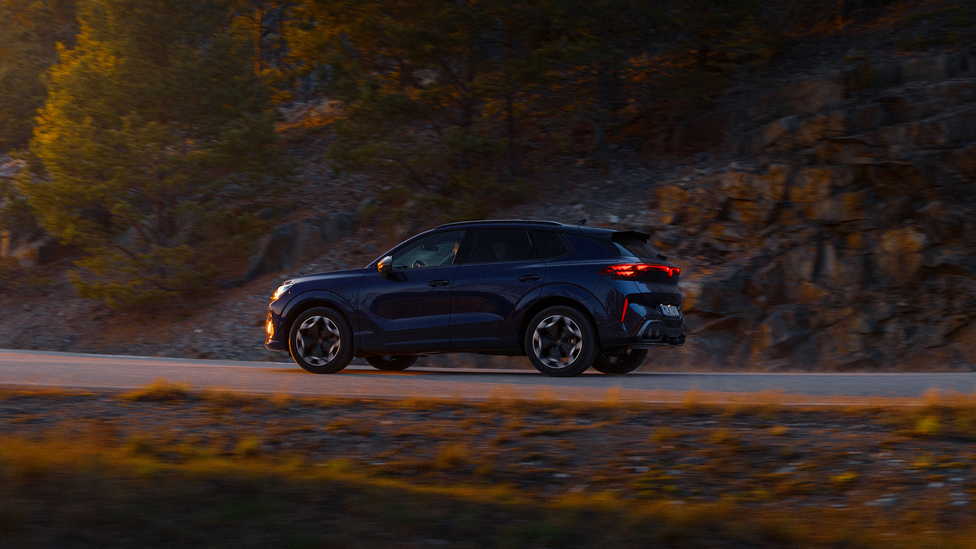 CUPRA Terramar kör på vägen