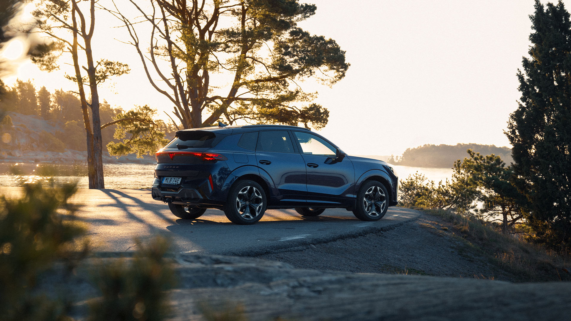CUPRA Terramar vid vattnet