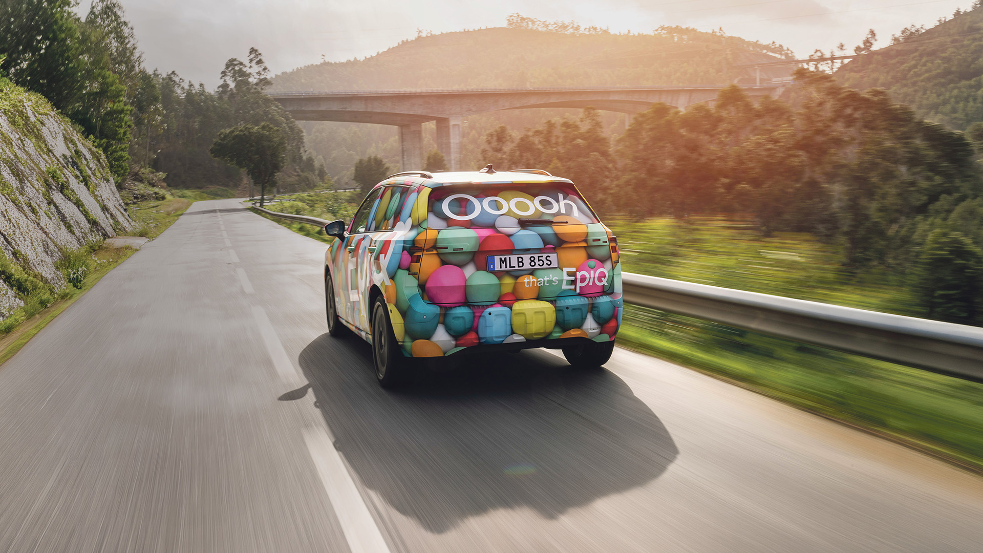 Nya Skoda Epiq i solnedgång