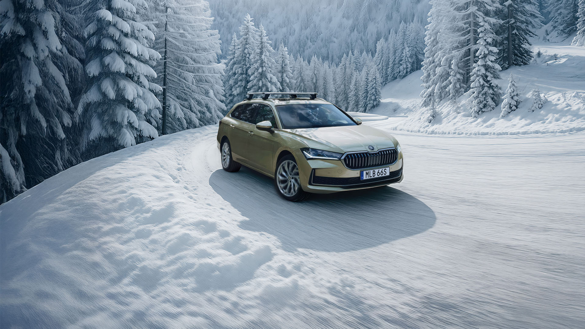 Skoda Superb i vinterlandskap